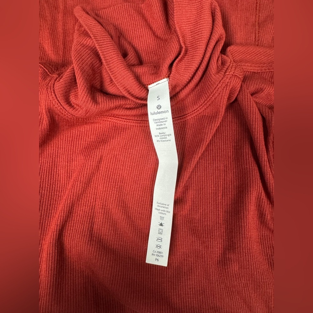 Lululemon Full Day Ahead Turtleneck in Magma - Picture 5 of 7